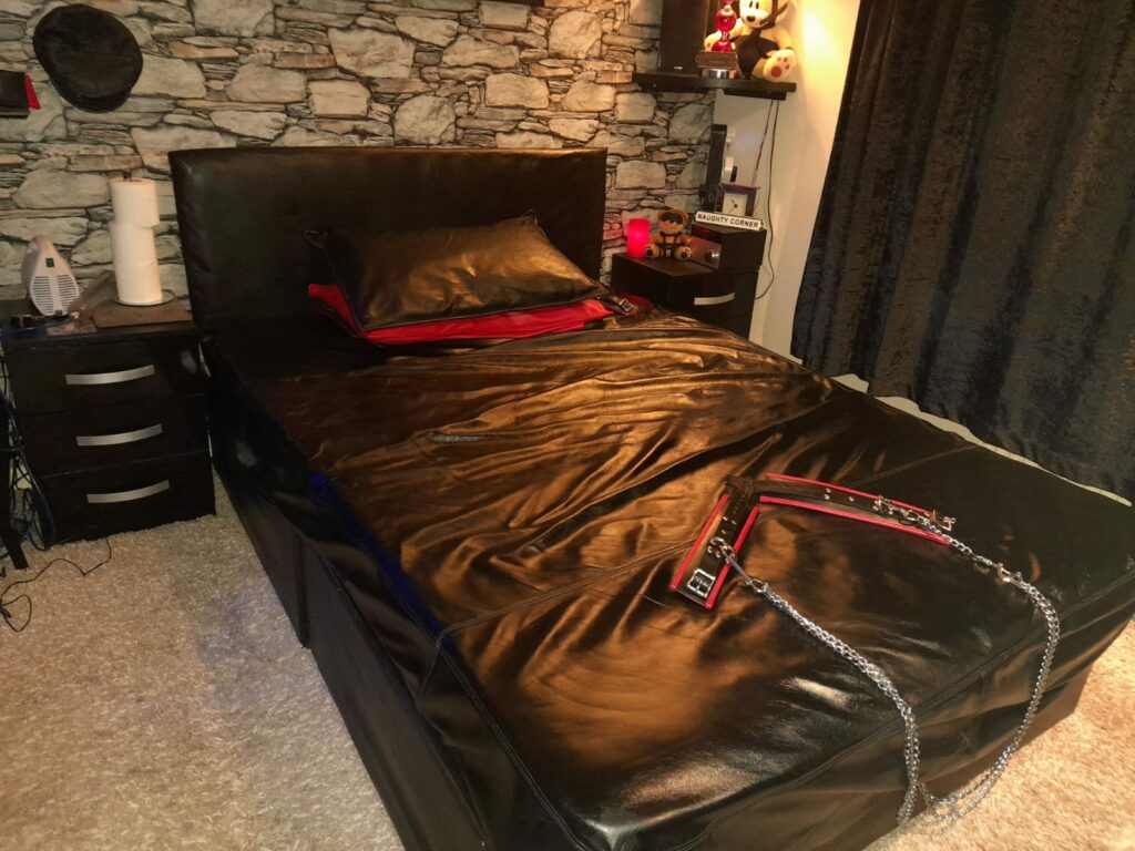My leather bed can be dressed in either leather or PVC bedding